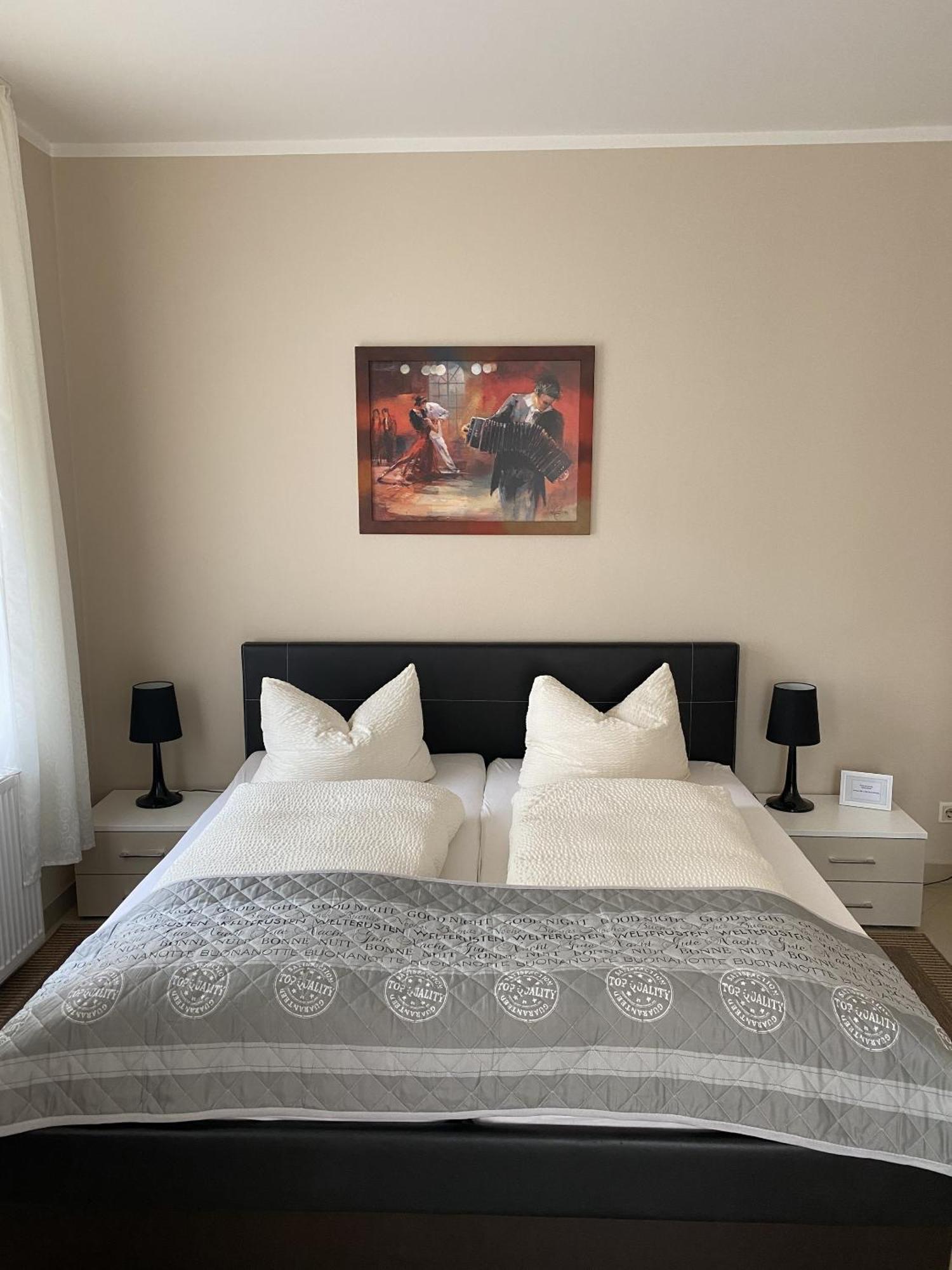 Apartments Und Zimmer Gaestehaus Matthias Dresde Chambre photo