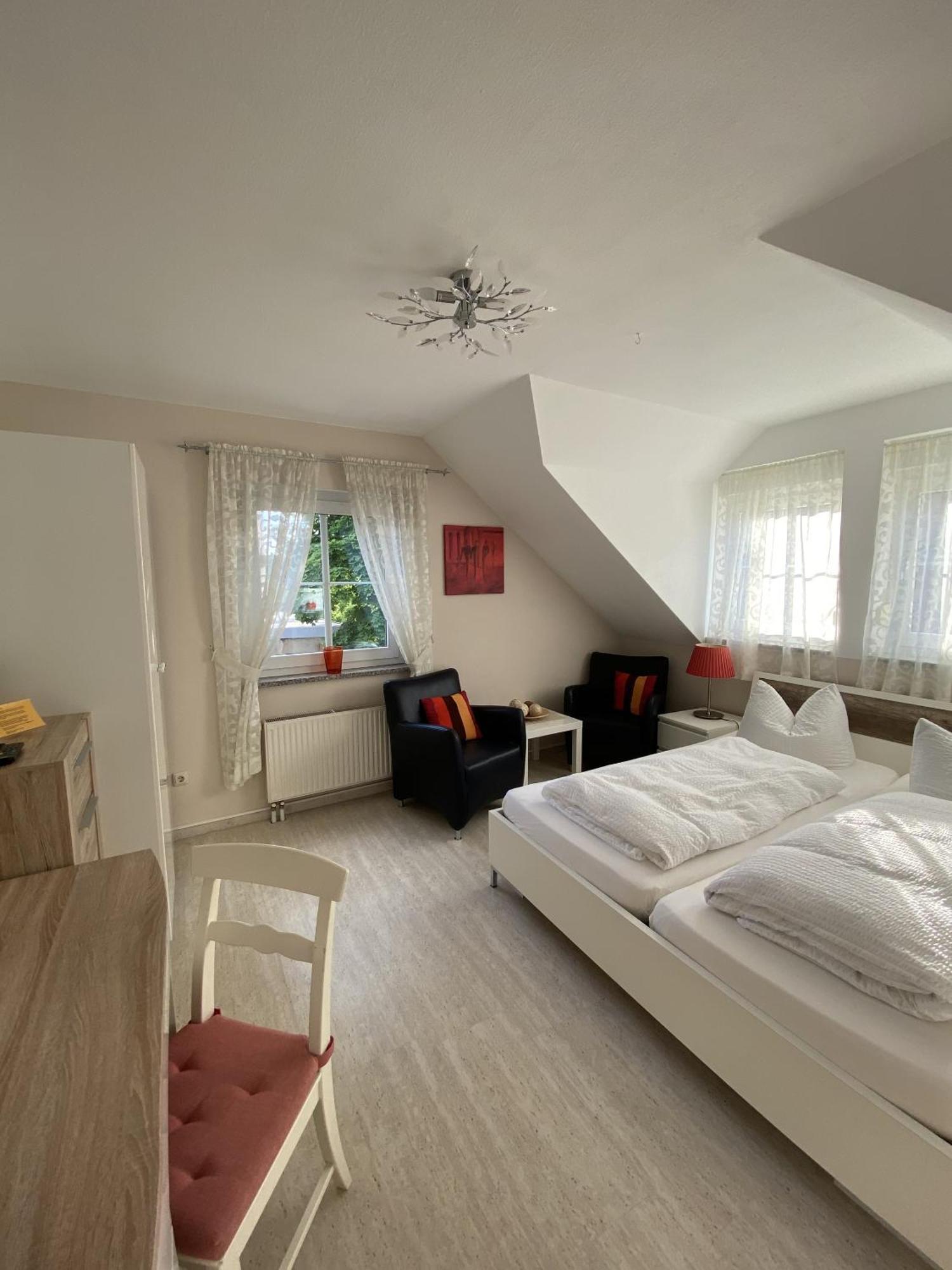 Apartments Und Zimmer Gaestehaus Matthias Dresde Chambre photo