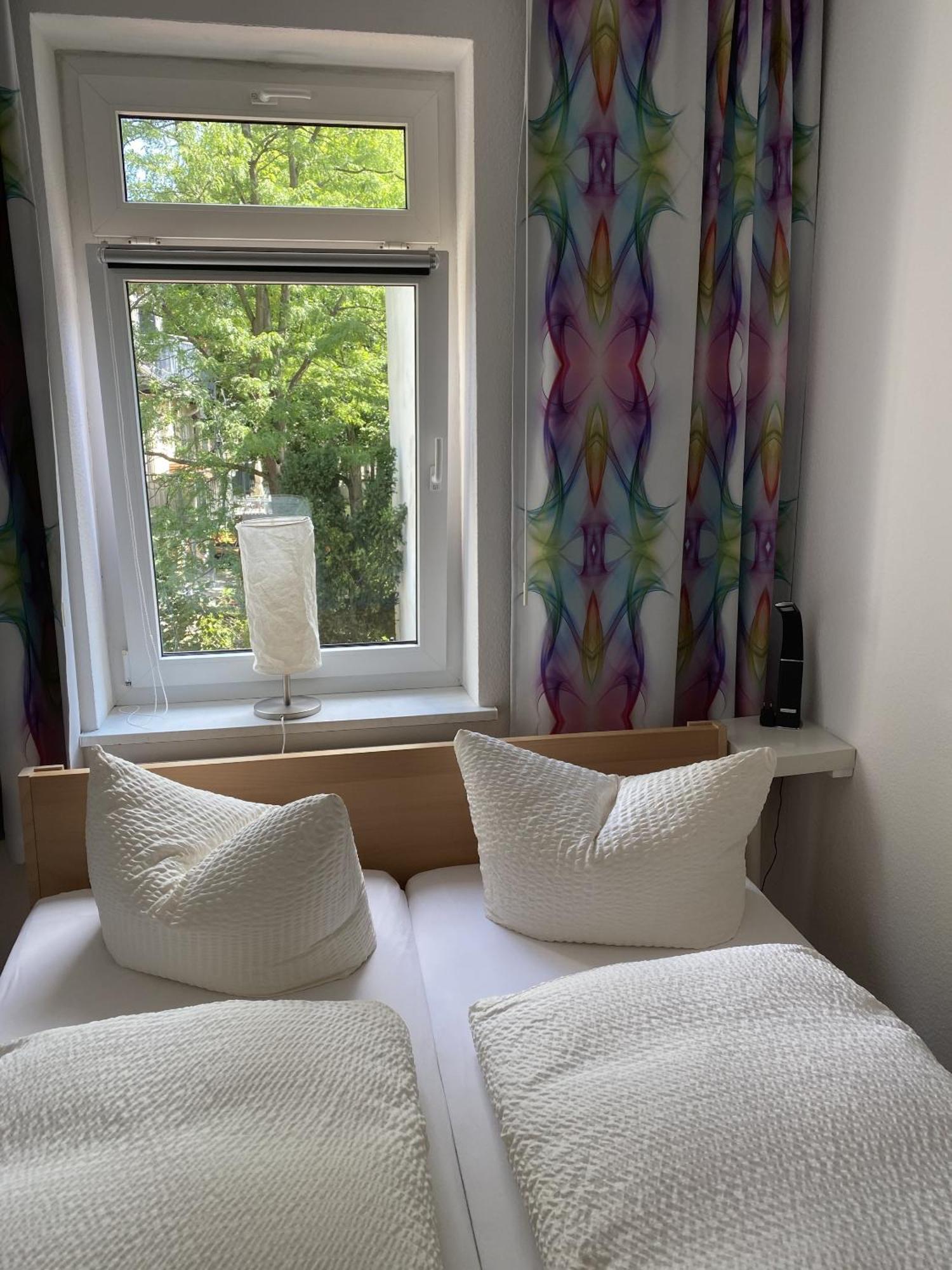 Apartments Und Zimmer Gaestehaus Matthias Dresde Chambre photo