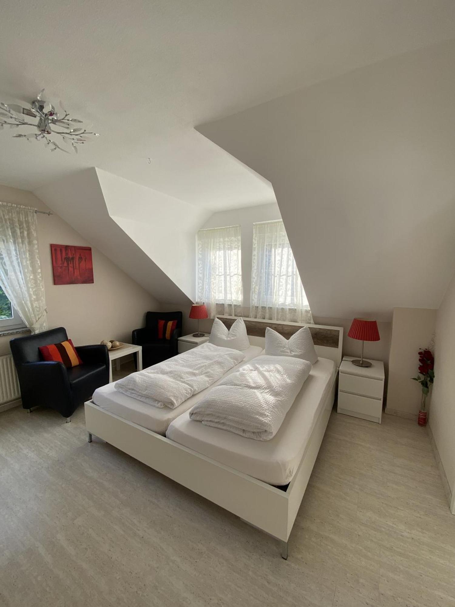 Apartments Und Zimmer Gaestehaus Matthias Dresde Extérieur photo