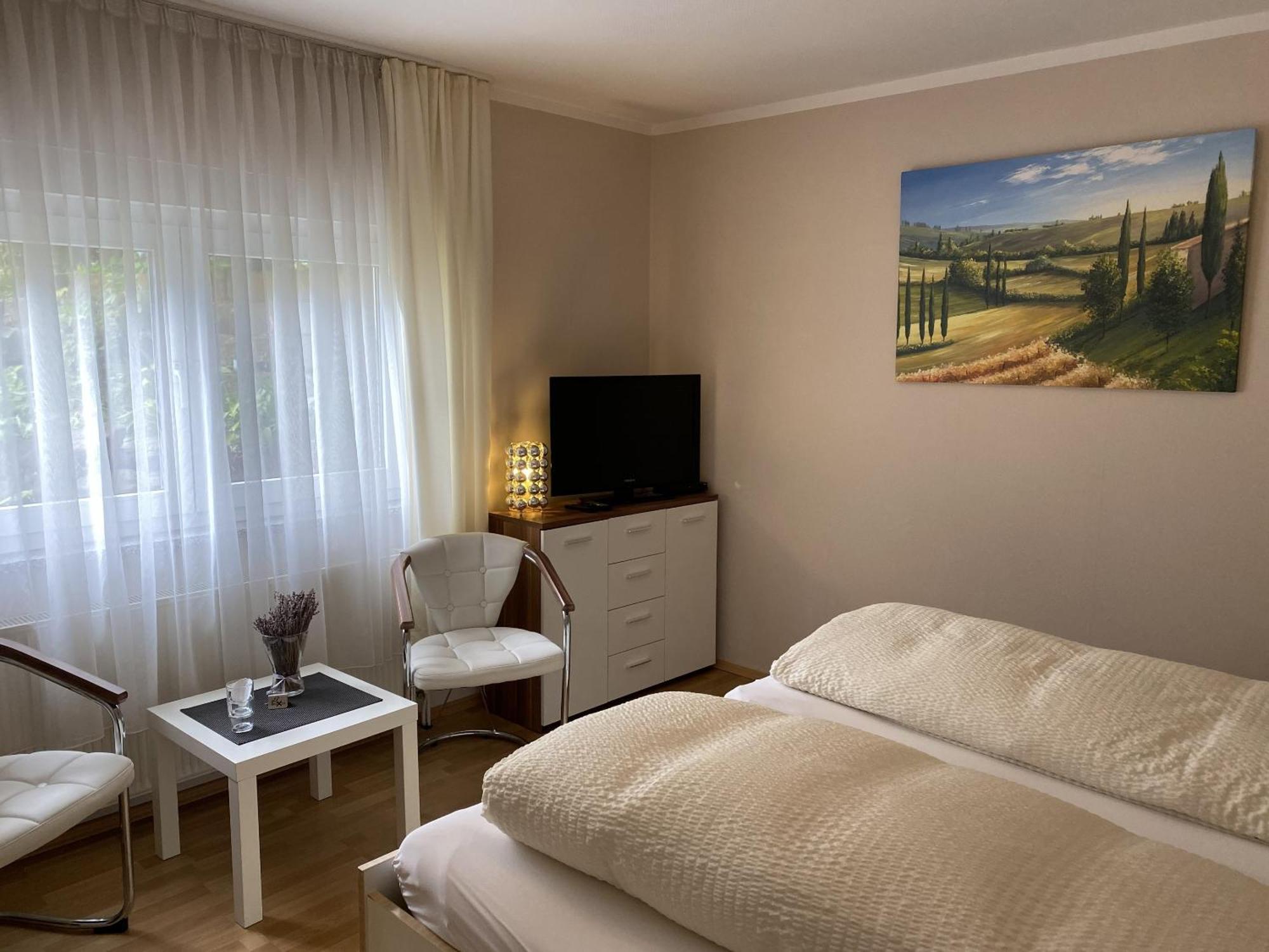 Apartments Und Zimmer Gaestehaus Matthias Dresde Extérieur photo